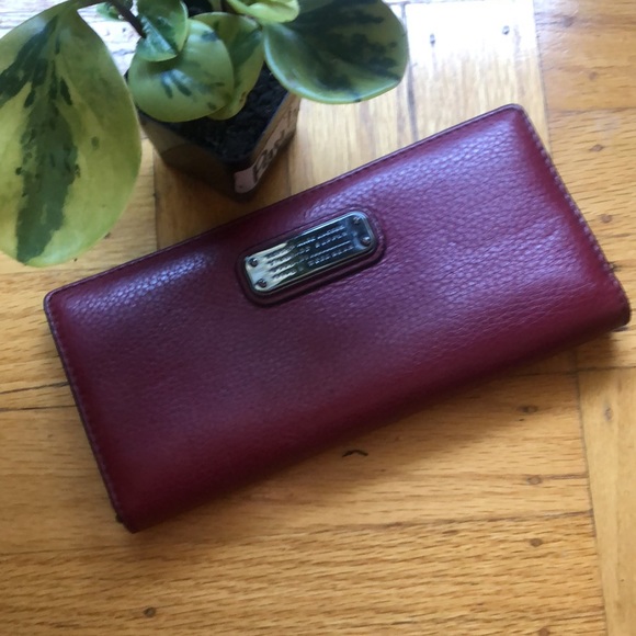 NWOT Marc Jacobs 100% Leather Oxblood Burgundy Maroon Red Fold Medium Wallet - Picture 1 of 12